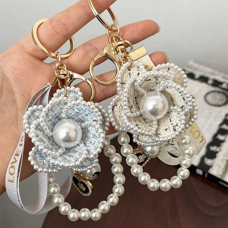 Fashion Tweed Camellia Key Chains Ribbon Imitation Pearl Handmade Key Ring Fashion Bag Pendant Automotive Accessories22 D250925