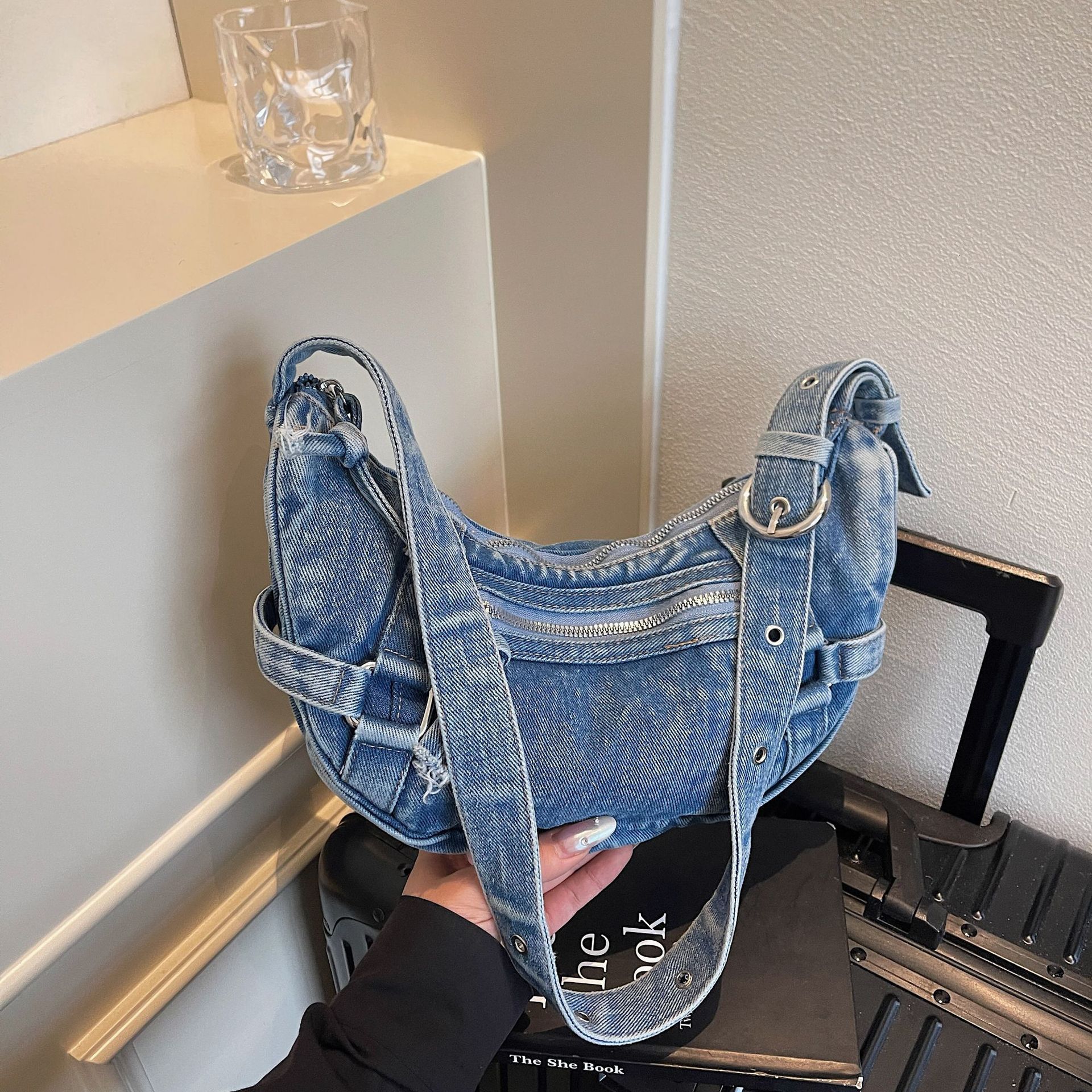 2025 autumn bag and winter new style light luxury trend Korean style niche design denim shoulder bag retro washed design denim designer bag