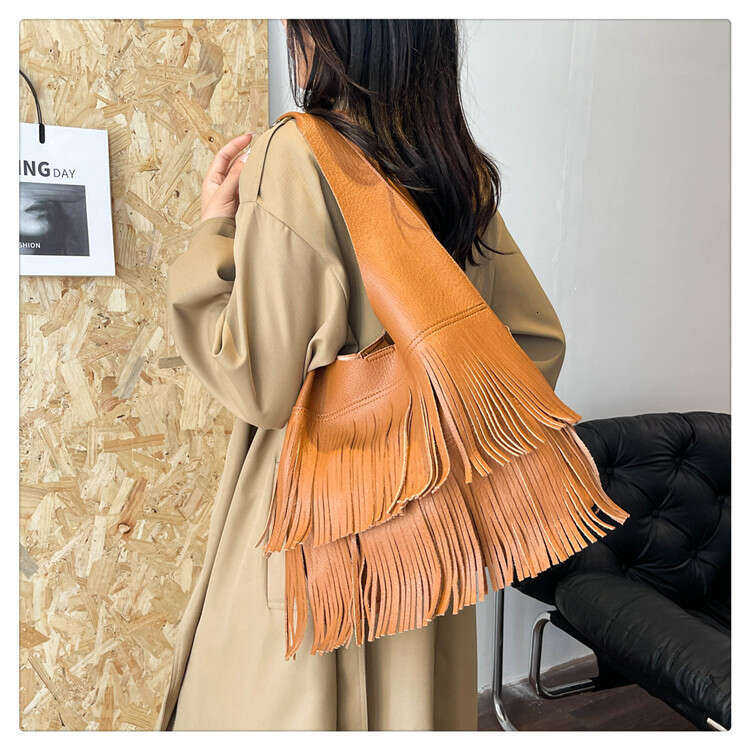 2025 New Casual Large Capacity Designer Bags Shoulder Handbag Bucket -Daughter Bag Autumn Winter Trendy Tassel Women's