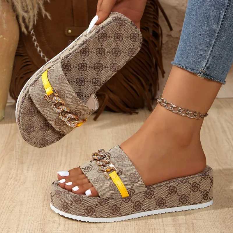 Women Slippers 2025 Summer New Trend Sexy Slippers Flat Luxury Sandals Outdoor Beach Designer Shoes Women Big Size Slides WomenXJ250925