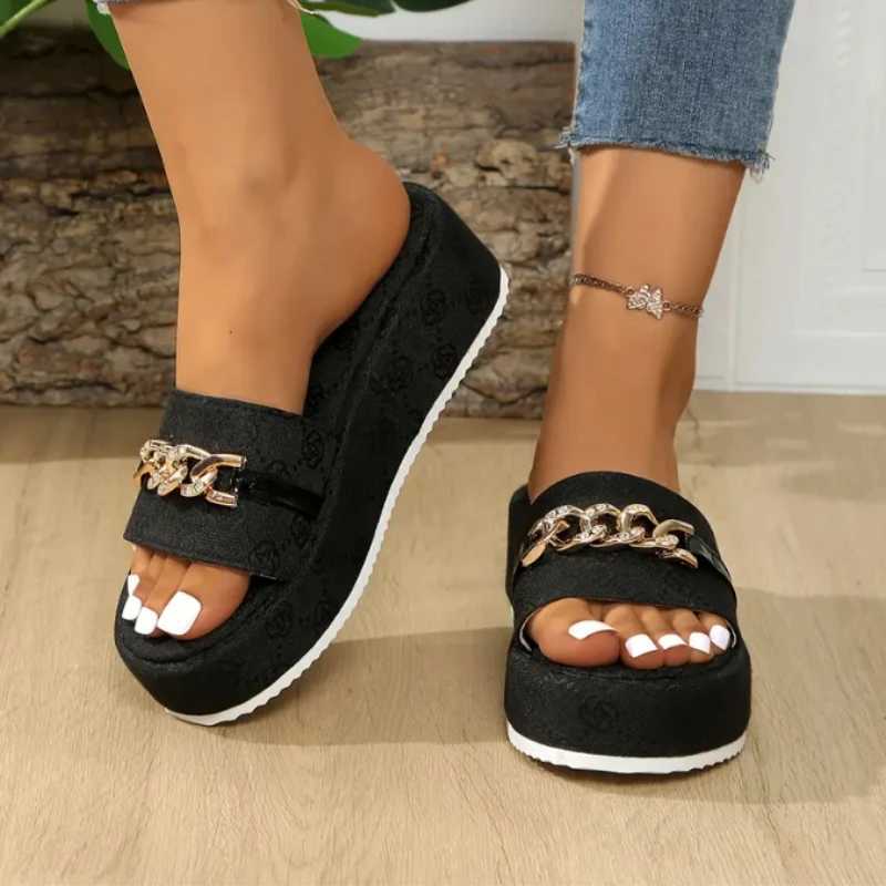 Women Slippers 2025 Summer New Trend Sexy Slippers Flat Luxury Sandals Outdoor Beach Designer Shoes Women Big Size Slides WomenXJ250925
