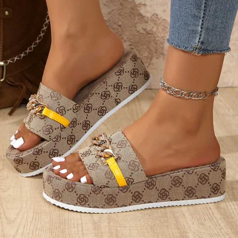 Women Slippers 2025 Summer New Trend Sexy Slippers Flat Luxury Sandals Outdoor Beach Designer Shoes Women Big Size Slides WomenXJ250925
