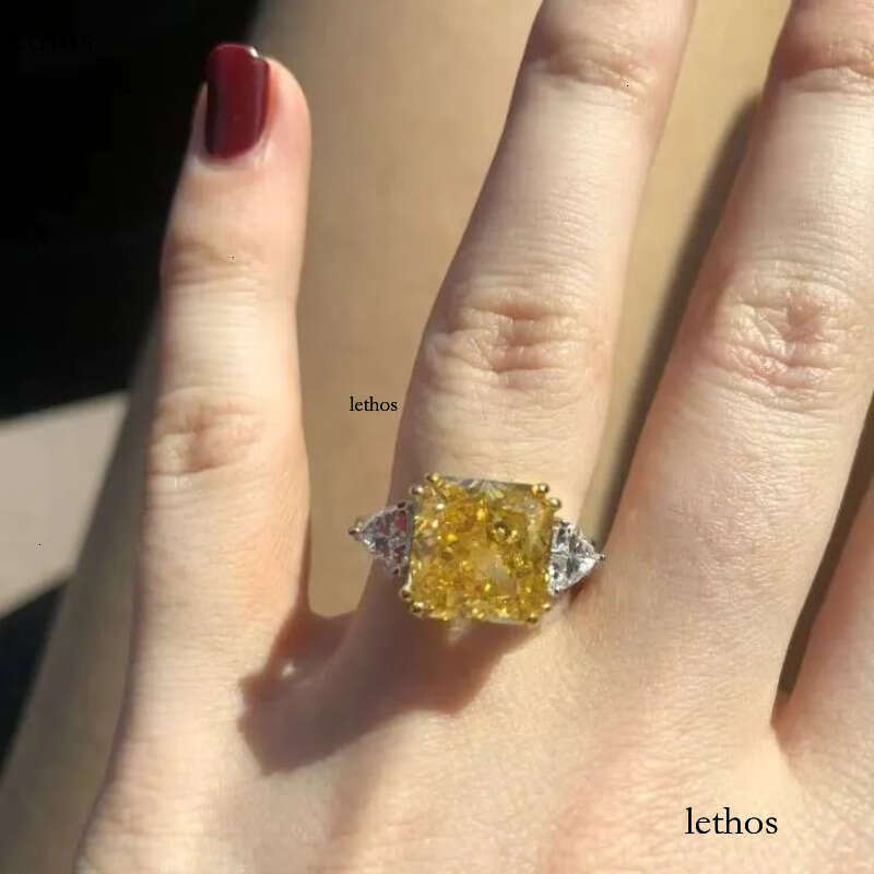 DHCollections Stylish Metal Finger Ring for Her Size 5-9 Jewellery Gift 99