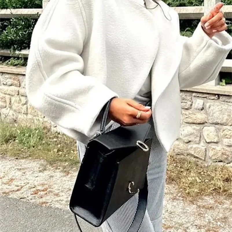 Women's Wool Blends Aotvotee White Wool Coat Women Autumn Winter Fashion Casual V Neck Loose Jacket Vintage Long Sleeve Thicken Chic Coats 231025