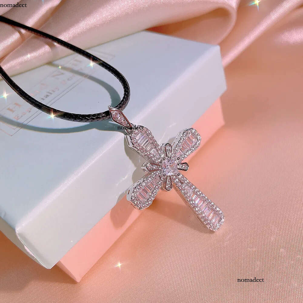 Iced Out Cross Pendant Mens Hip Hop Necklace Jewelry Womens Vintage Sweater Chain Necklaces a2