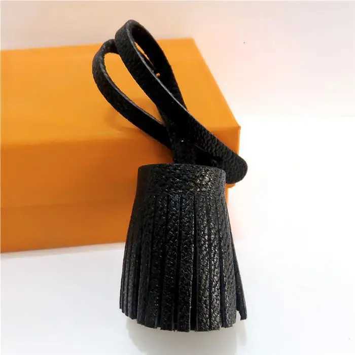 Handmade Luxury Leather Tassel Keychains For Handbag Mini Bag Charms Accories Decoration Porte Clef Wens Gift Bk Y250925v