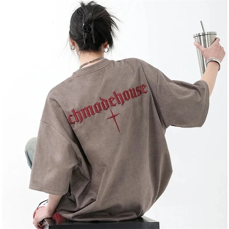 Korean suede letter printed T shirt men street y2k hip hop personality Harajuku Genki retro goth sports half sleeved top 240703