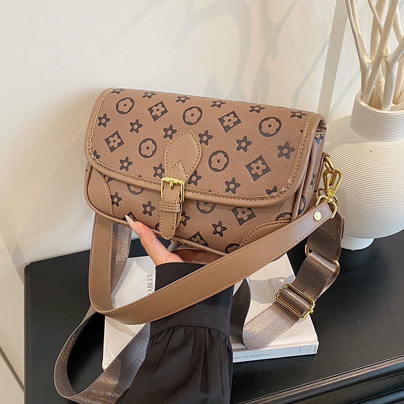 Designer bag free shipping New Printed Underarm Bag Fashionable Retro Trendy Commuter Small Square Bag for woman