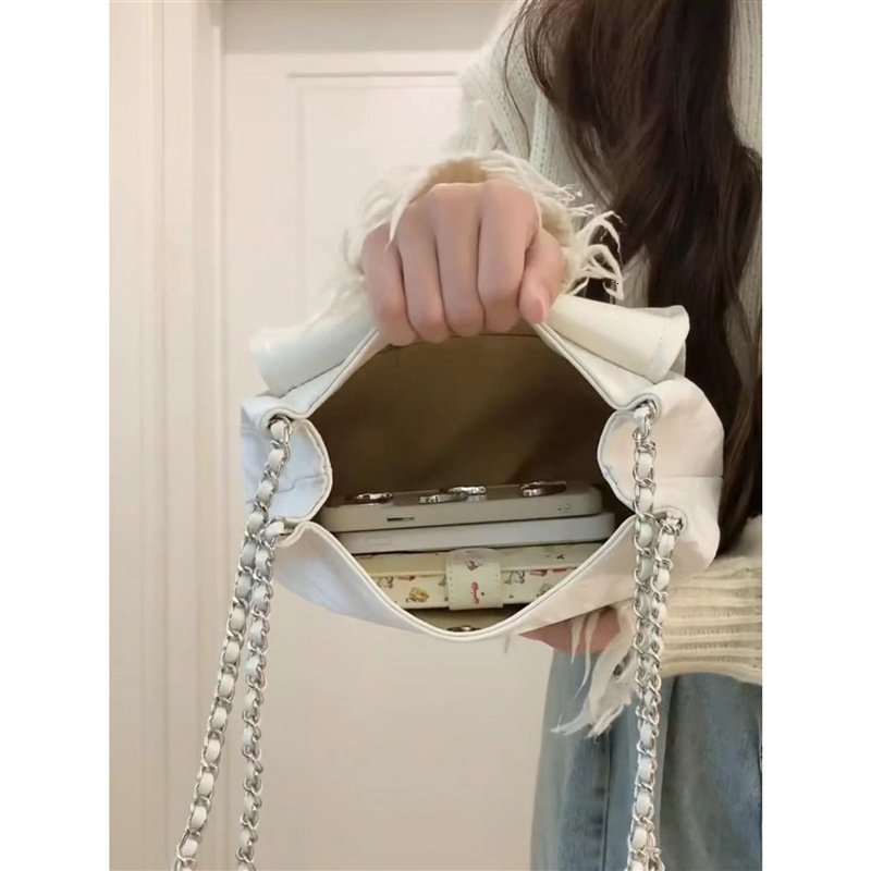 2025 autumn and winter new butterfly element niche clean trend bag design retro light luxury style Y2K spicy girl armpit bag designer bag