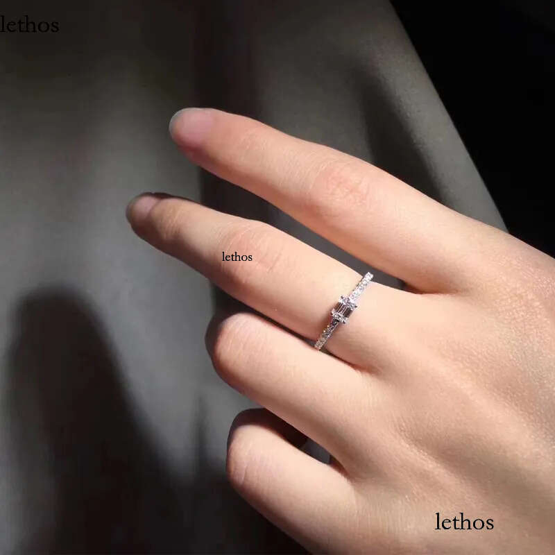 Simple Fashion Jewelry Sweet Cute Ladies Party Elegant Wedding Rings Sterling Sier Emerald Cut Lab Moissanite Dia Eternity Engagement Band Ring Gift 2