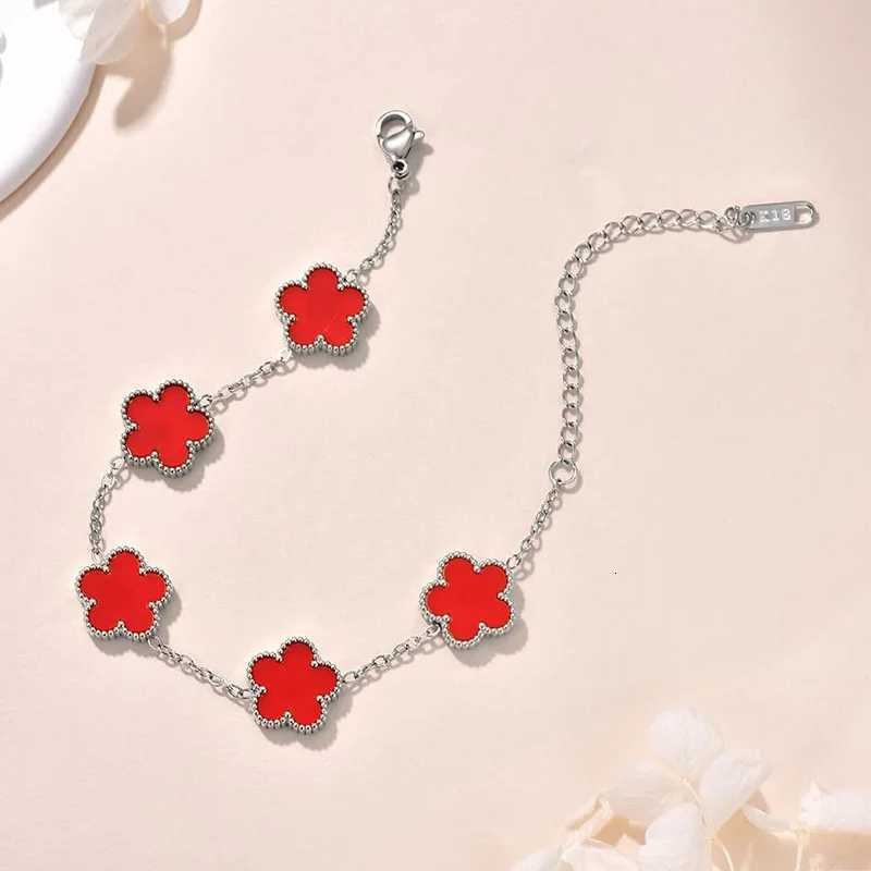 New Lucky Five Leaf Flower Plated Silver Color Clover Jewelry Stainless Steel Bracelet Exquisite Party Accessories GiftXJ250925