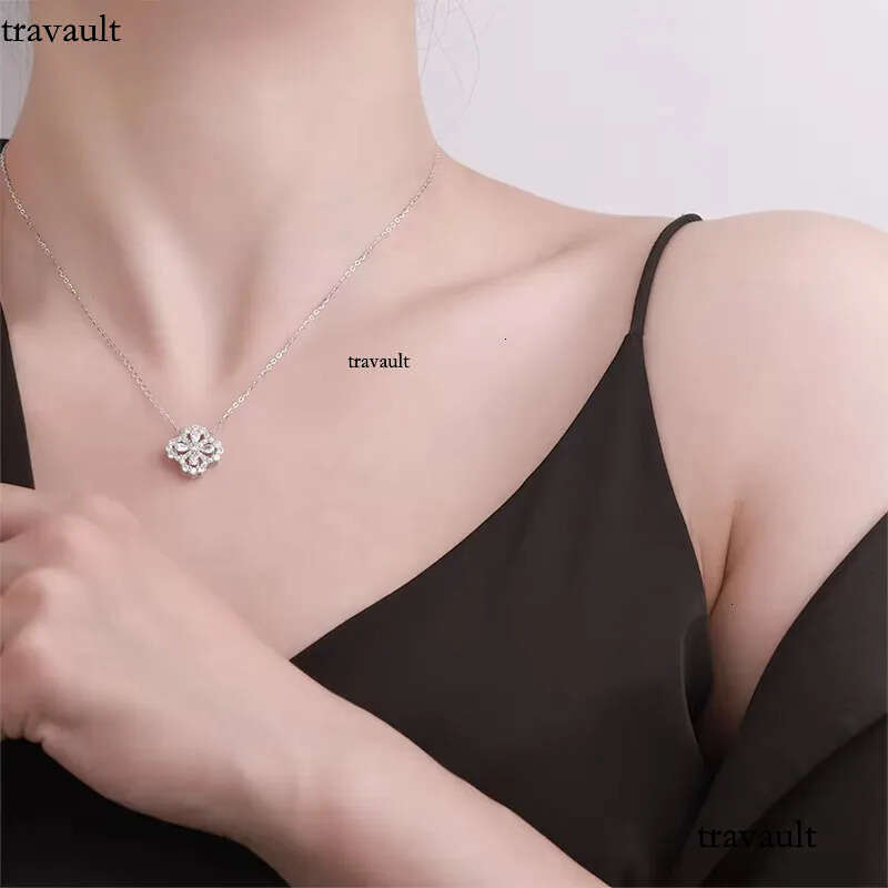 Vana Fashionable Versatile Clavicle Chain Sterling Sier Claw Set Moissanite Four Leaf Clover Pendant Fine Jewelry Necklace