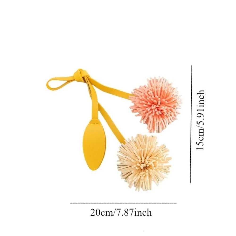 Korean Style PU Leather wer Pendant Handmade Bag Accories Leather wer Keychain Exquisite Chrysanthemum Y250925a