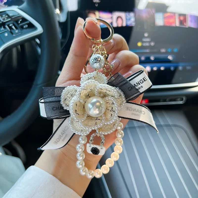Fashion Creative Camellia Bow Bag Pendant Keychain Fashion Pearl Chain Korean Car Keychain Womens Circle D250925