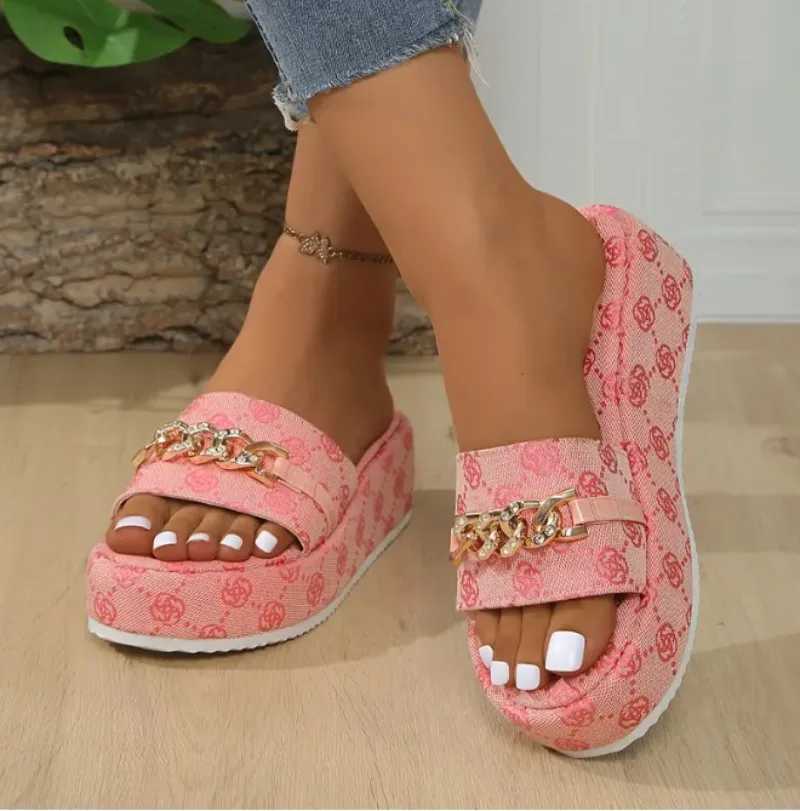 Women Slippers 2025 Summer New Trend Sexy Slippers Flat Luxury Sandals Outdoor Beach Designer Shoes Women Big Size Slides WomenXJ250925
