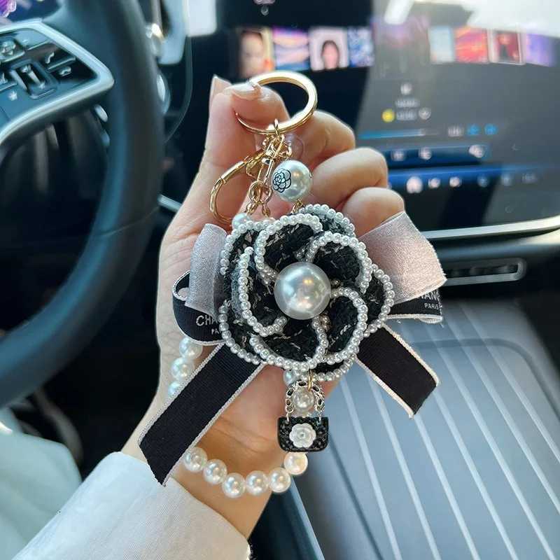 Fashion Creative Camellia Bow Bag Pendant Keychain Fashion Pearl Chain Korean Car Keychain Womens Circle D250925