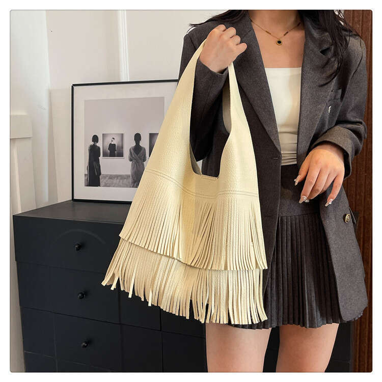 2025 New Casual Large Capacity Designer Bags Shoulder Handbag Bucket -Daughter Bag Autumn Winter Trendy Tassel Women's