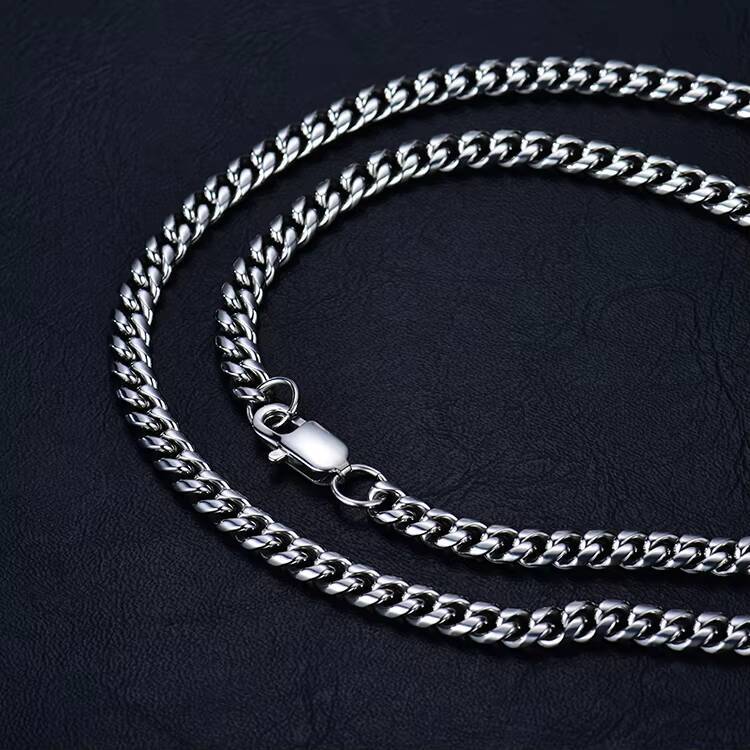New Trendy Quality Cool Design Men Women Miami Cuban Link Chain Brass Moissanite Main Stone Gold for Hip Hop for Gift