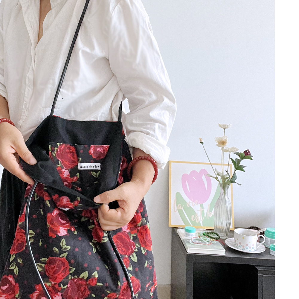 2025 Autumn/Winter New bag Style Black Rose Vacation Style Shoulder Bag Simple Retro Design Canvas Bag Large Capacity Designer Bag