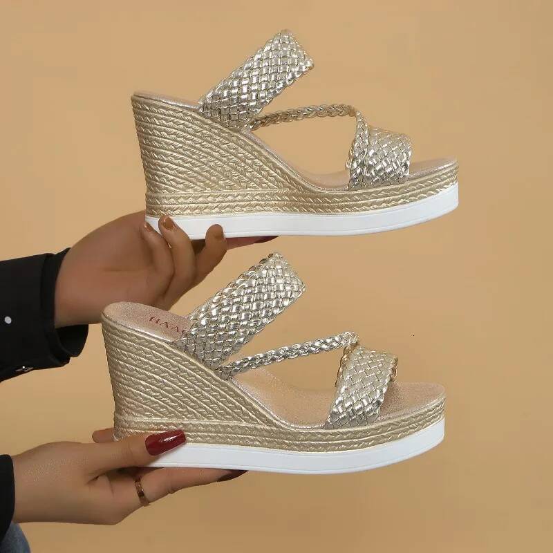 2024 Summer New Outdoor Beach Comfortable Hot Shallow Wedges Shoes for Women Designer Casual Sandals ddmypanda