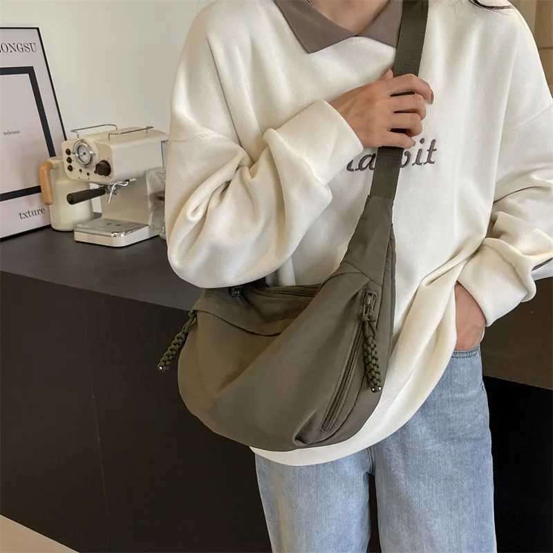 Leisure Crossbody Hobo Bag with Large Capacity Versatile and Niche Design Nylon Shoulder Bag Student Class Mailman Bag Z250918