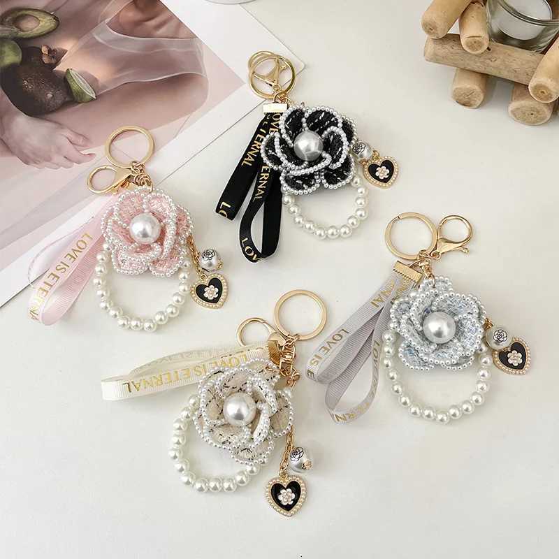 Fashion Tweed Camellia Key Chains Ribbon Imitation Pearl Handmade Key Ring Fashion Bag Pendant Automotive Accessories22 D250925