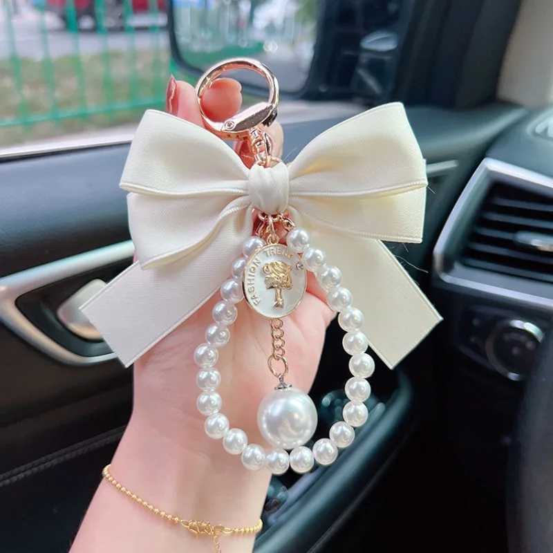 Fashion Fashion Big Bow Tie Key Chain Pearl Chain Womens Car Pendant Statement Tote Hanging Ornament1 D250925