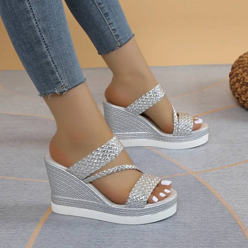 2024 Summer New Outdoor Beach Comfortable Hot Shallow Wedges Shoes for Women Designer Casual Sandals ddmypanda