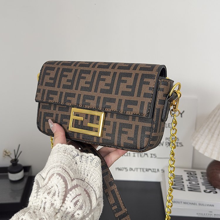 New Cross-border Trade Shoulder Bag Retro Crossbody Bag Designer Bag Women's Bag Versatile Baguette Bag Crossbody Luxury Bag Small Square Bag