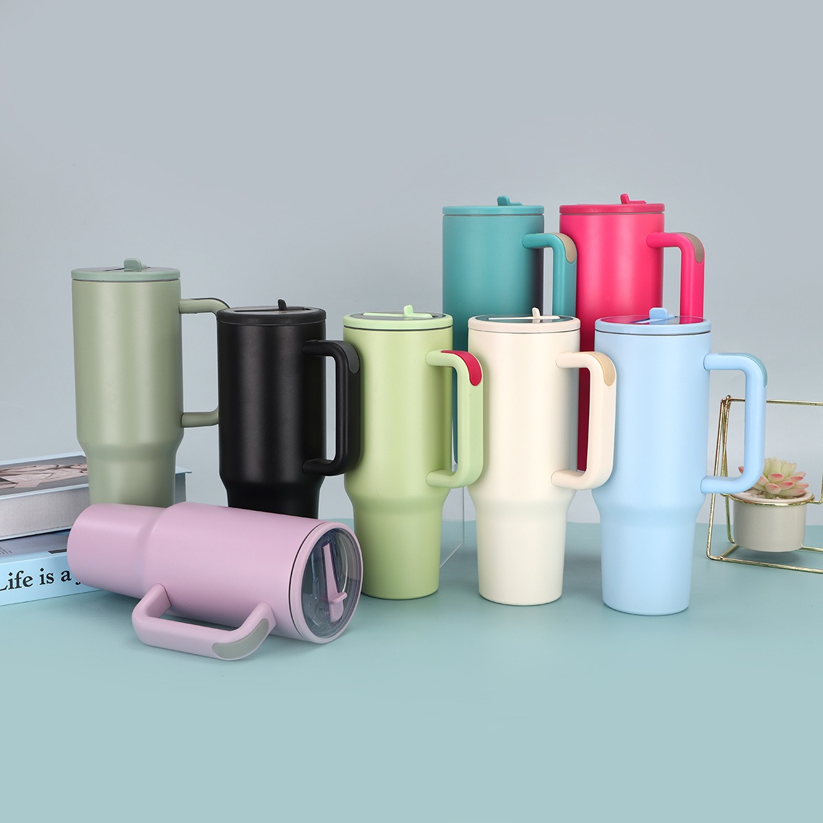 40 ounce insulated tumbler tainless steel, features a handle a flip-top lid with straw,leak-proof design non-slip rubber base, use in car cup holders,