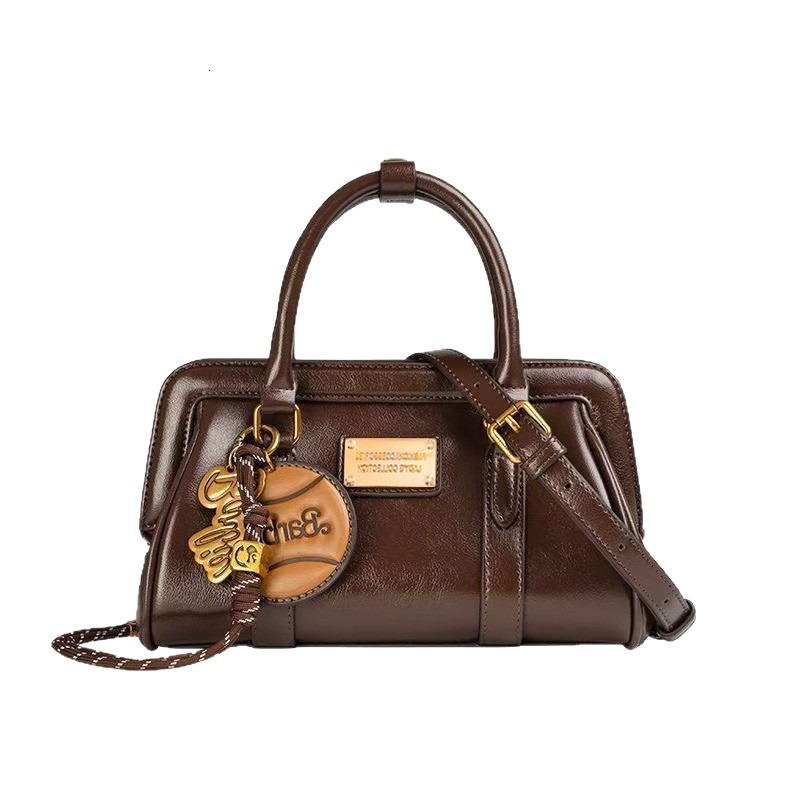 French style hand-held bowling bag trend light luxury style 2025 autumn and winter new item bag niche retro design women's shoulder bag designer 