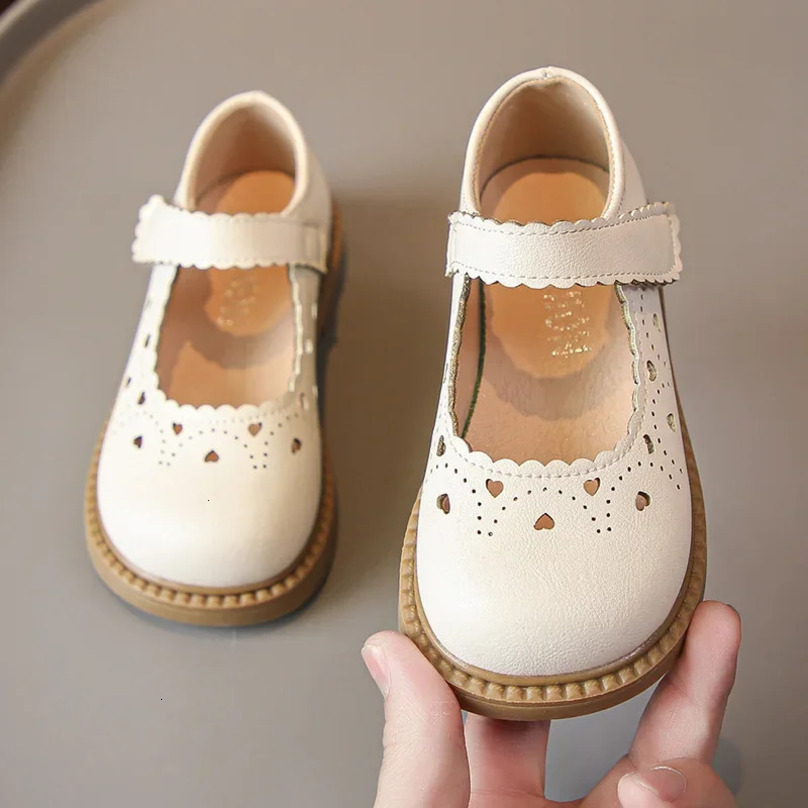 Girls Leather Shoes Spring Autumn Fashion Kids Mary Janes with Cut-outs Heart Princess Sweet Children Dress Shoes Soft Chic 250528