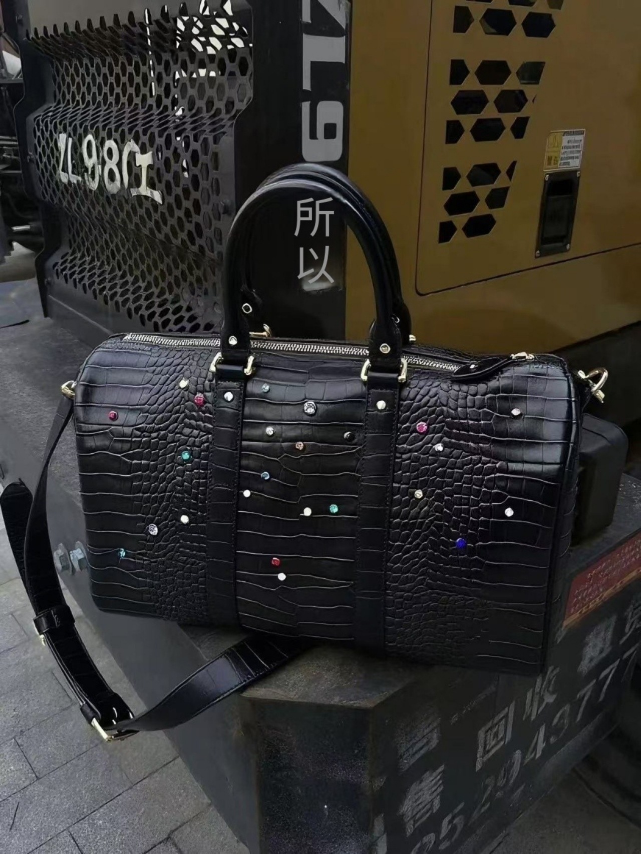 Autumn/Winter 2025 New American Street Crocodile Skin Pattern Color Diamond Niche Design Light Luxury Retro bag Design Men's and Women's Han