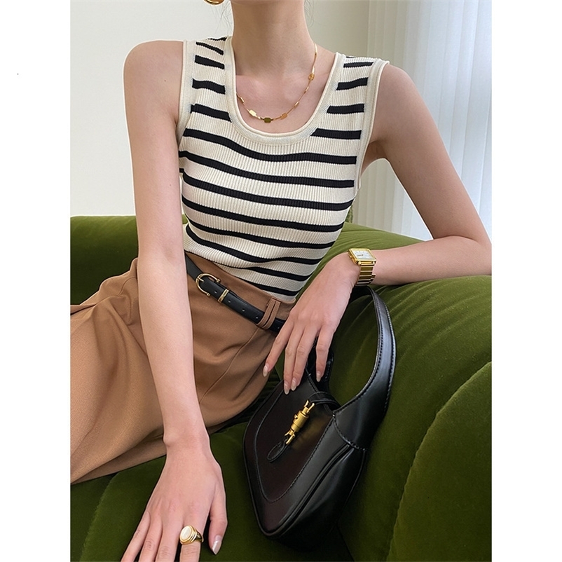 Camisoles Tanks U Neck Stripe Slim Knit Bottom Tank Tops Spring Summer Tops 230327