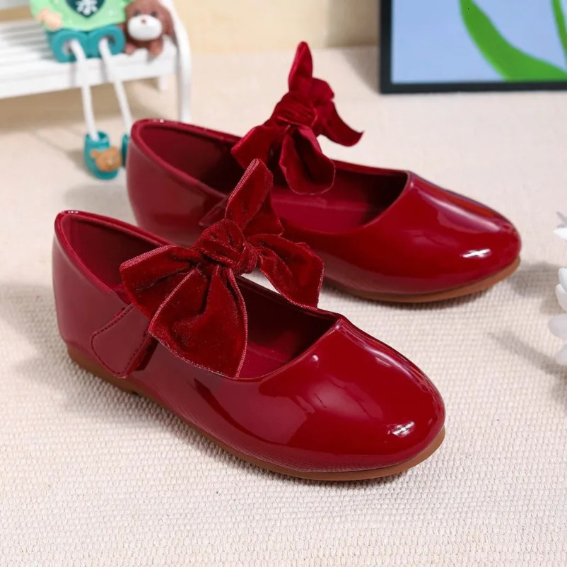 Fashionable Flat Campus Slip-On Shoes for Beautiful Girls Suitable for Spring and Autumn Girls Red Soft Soled Princess Shoes 241219
