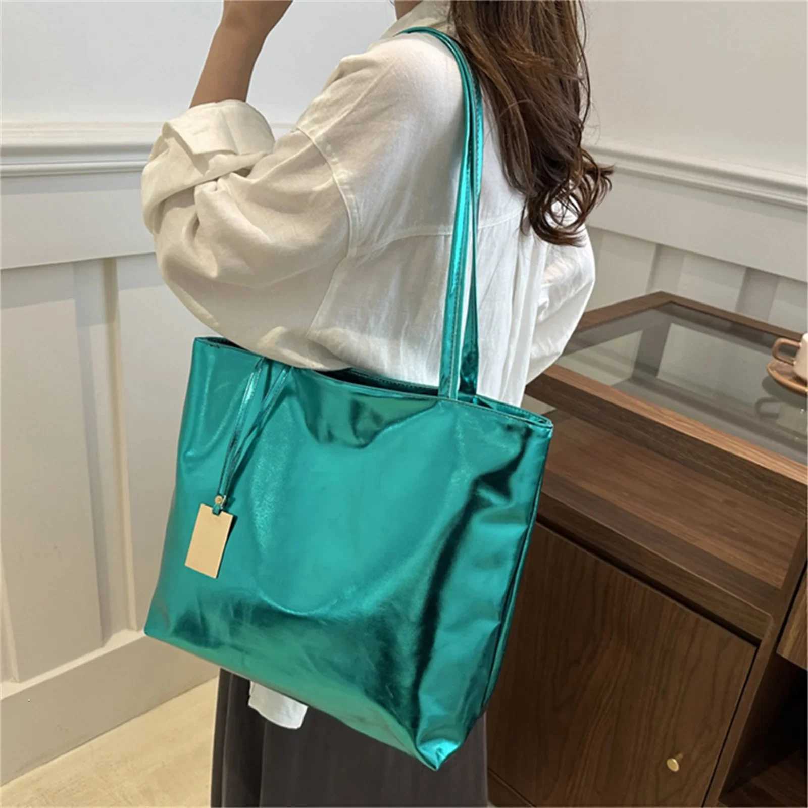 2024 New Fashion Women Shoulder Bag Trendy Large Capacity PU Leather Handbag Solid Lightweight Tote Z250926