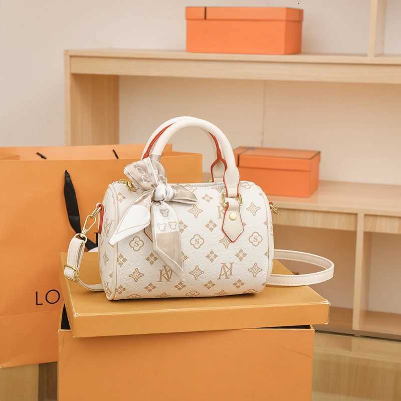 Fashionable Clutch Handbag For Women Featuring Trendy Solid Color And Paris Fashion Show DesignW250926