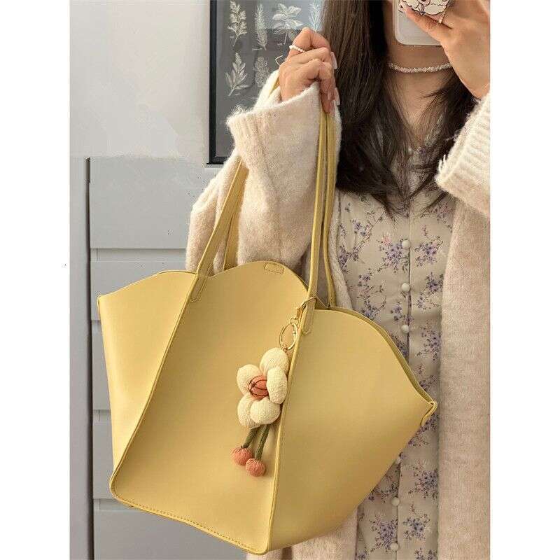 Tulip Petal Shoulder Tote New Versatile Underarm Large Capacity Summer Mother Bag