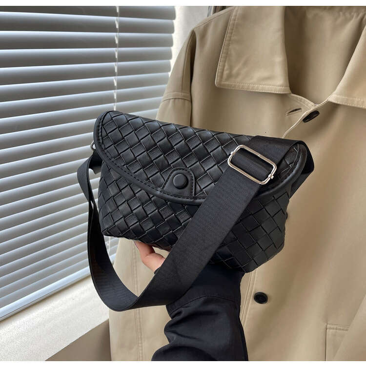 Women's 2025 New Woven Saddle Designer Bags Niche Design Casual Chest Simple Solid Color Crossbody Bag