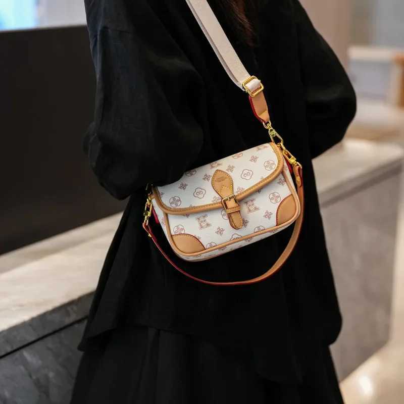 2025 New Womens Retro Small Square Bag Temperament Shoulder Messenger BagW250926