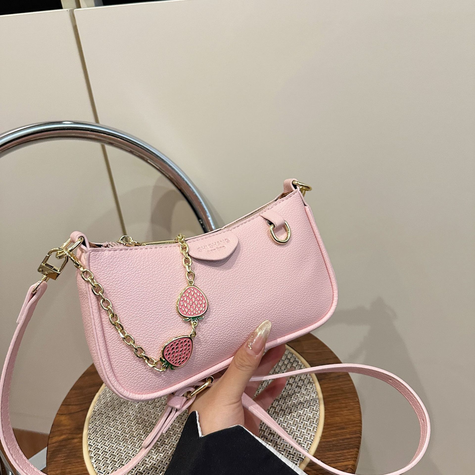 2025 Autumn/Winter New Retro Strawberry Pendant Shoulder Bag Trendy Style Fashion bag Chain Underarm Bag clean Light Luxury Designer Bag