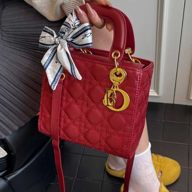 Casual Versatile Crossbody Bag with New Style Classy Niche Trendy HighEnd Design for Womens Sweet Retro Looks W250924