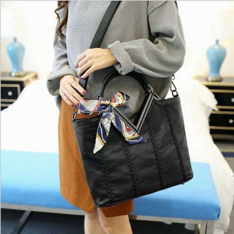 Designer Bag Soft Leather Large-Capacity Handbag Women's European And American Woven Fashionable Versatile Shoulder Messenger Bag High Value