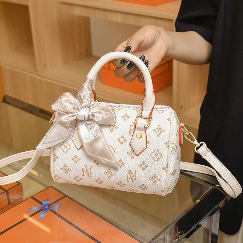 Fashionable Clutch Handbag For Women Featuring Trendy Solid Color And Paris Fashion Show DesignW250926