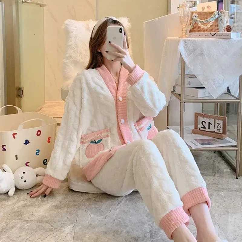 Autumn Winter Flannel Warm Pajamas Set Women Long Sleeve Home Suit Sleepwear Long Velvet Thicken Pyjamas Sets Z250925
