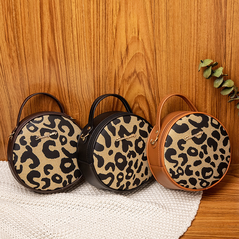 2025 autumn and winter bag new European and American style trendy design shoulder bag women's handbag retro leopard print small round bag designe