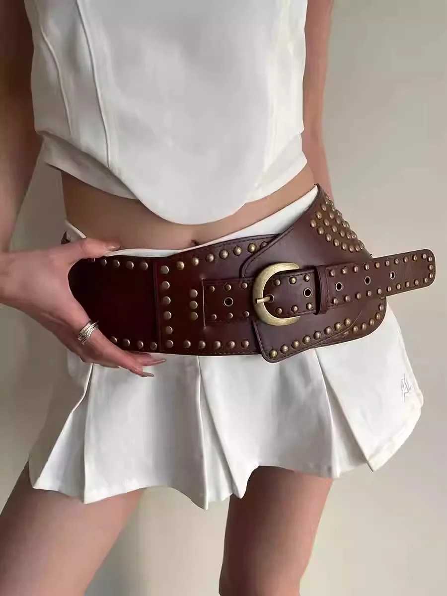 Wide Belt For Women With Vintage HighEnd Fashion Versatile Decoration To Wear With Skirts Rivet Punk Style Waistcoat L250926