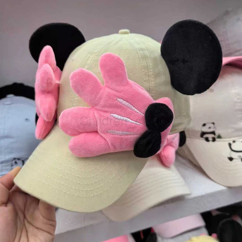 Disney Pink Cute Mickey Little Hand Baseball Hat Female Cartoon Creative Face Show Small Duck Tongue Hat Travel Sunscreen Hat Girl Gift H250926