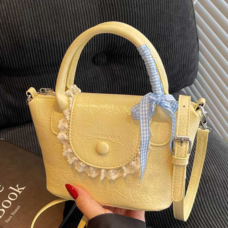 2025 New Designer Hand Carved Shoulder Bag Stylish Textured Crossbody Purse for Women Elegant Handheld Tote FashionableW250926
