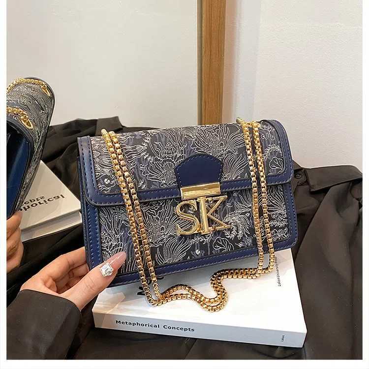 2025 New Fashion Trend Chain Bag Textured Retro Embroidery Versatile Small Square HighEnd Shoulder MessengerW250926
